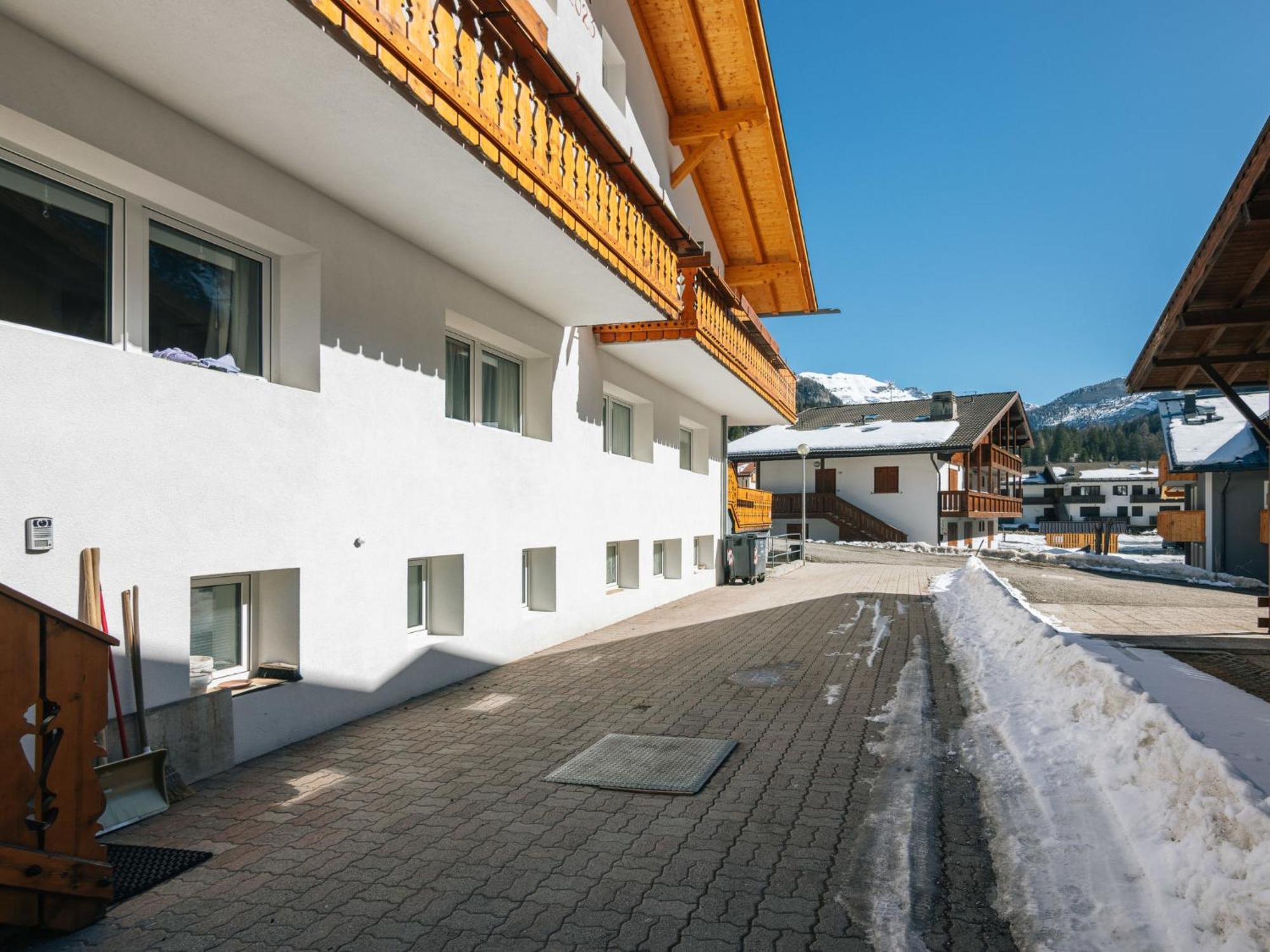 Apartamento Locazione Turistica Cesa Micheluzzi - Czi712 Penia Exterior foto